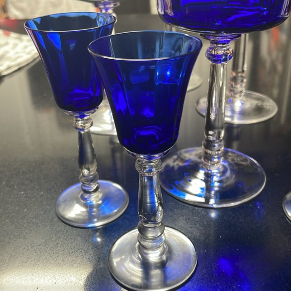 Cobalt Blue Champagne glasses and 6 cordial glasses. - Picture 2 of 3